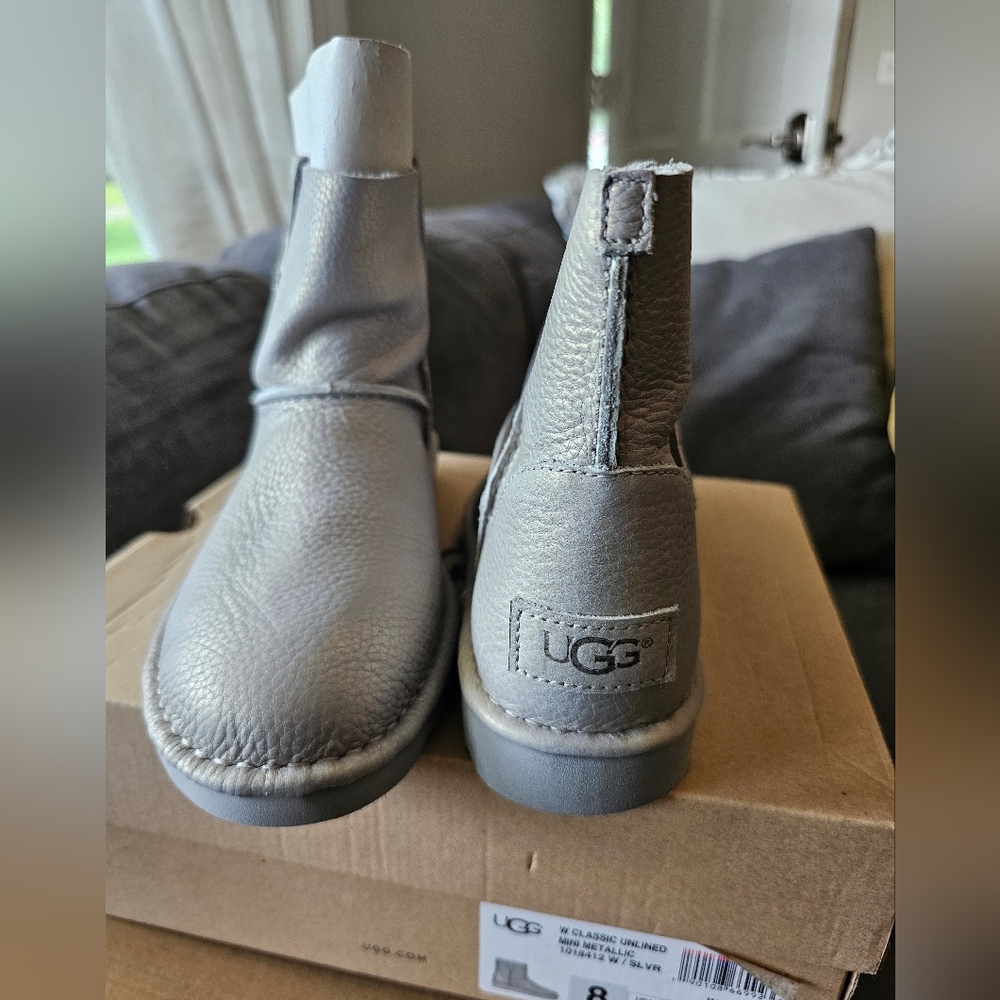UGG WOMEN’S CLASSIC UNLINED MINI METALLIC silver Size 8 Classic Unlined